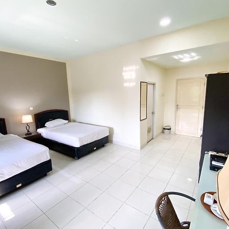 Central City Hotel Perabumulih Dış mekan fotoğraf